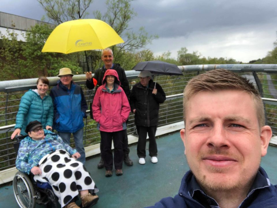 Ronnie takes selfie with Walk n Roll group
